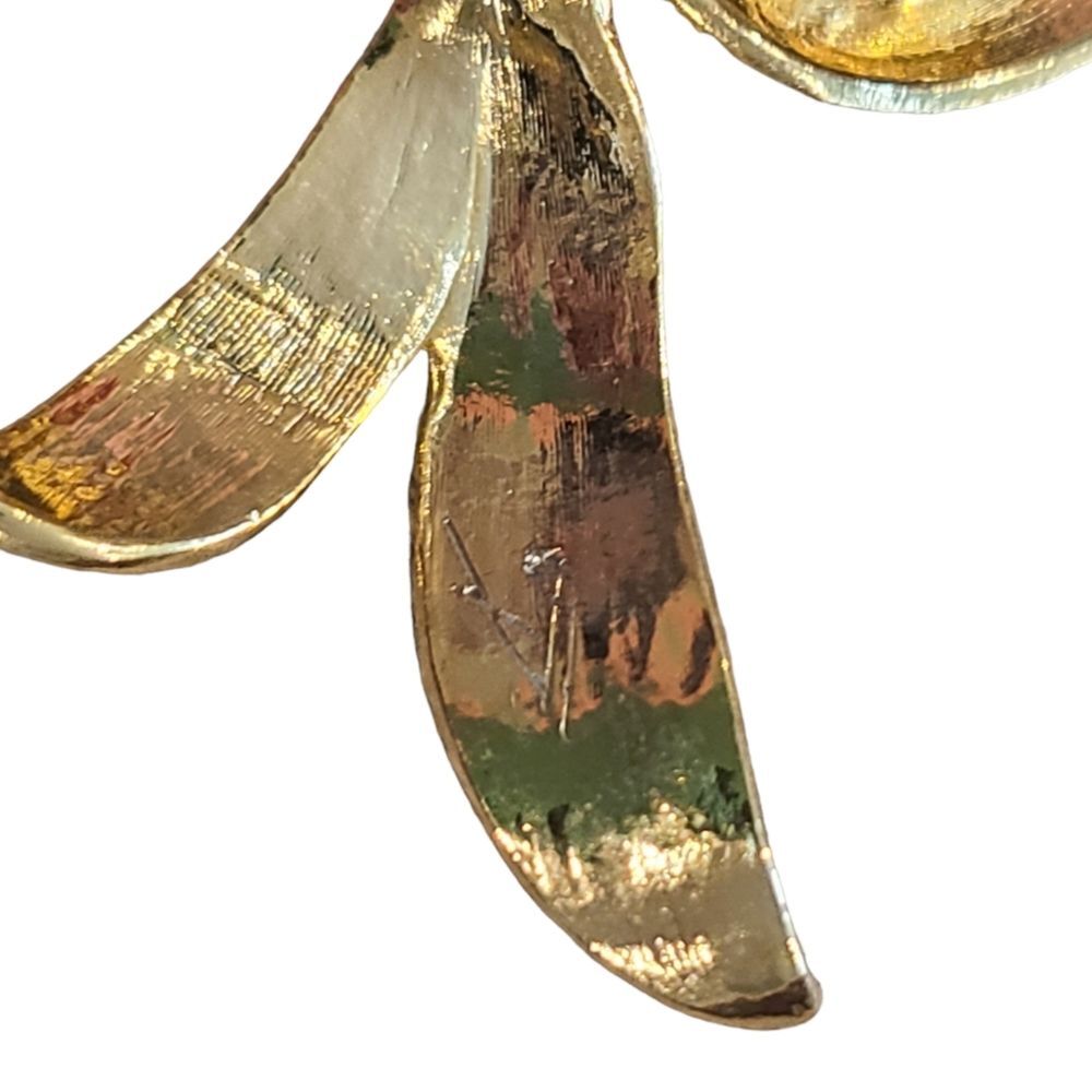 Gold Texted Bow Brooch - Picture 3 of 4
